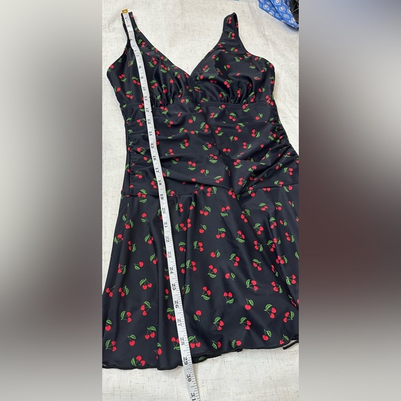 🍒Chic Black and Red One Piece Swimsuit for Stylish Swimming 🌴☀️ - Picture 7 of 14